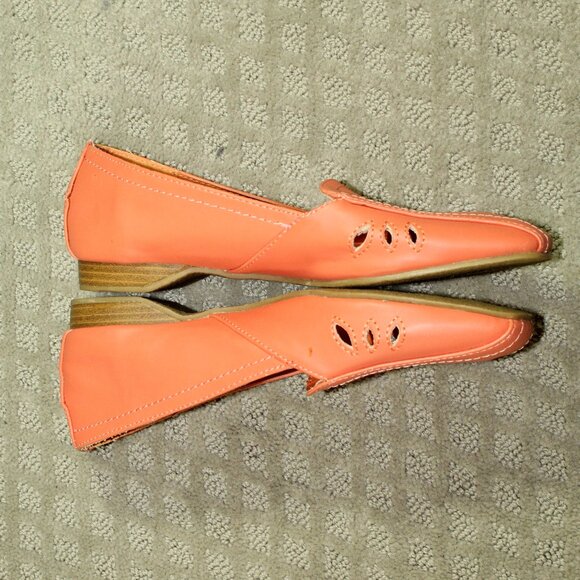 Classique Women's Size 7.5 Square Toe Peach Flats - Picture 4 of 6